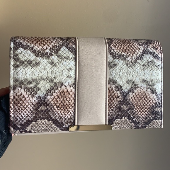 NWT CRUISE CLUB Tan animal Print Clutch purse Evening bag goldtone trim & chain - Picture 2 of 13